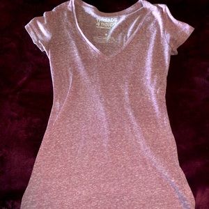 Thin rose colored fitted v neck t shirt